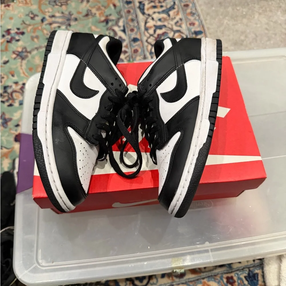 Nike Black and White Athletic‎ Shoes